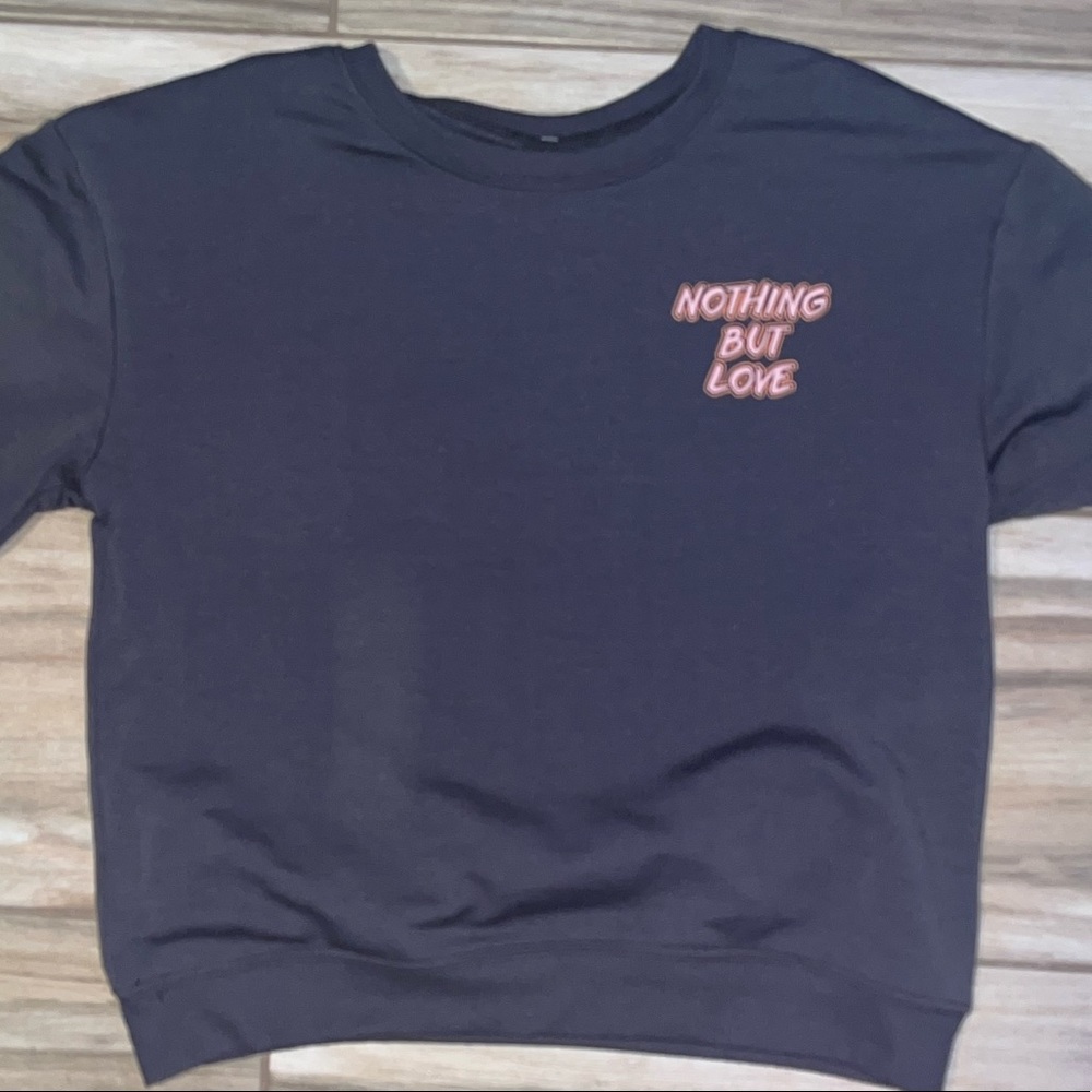 Mike’s brand teens crew neck, size medium